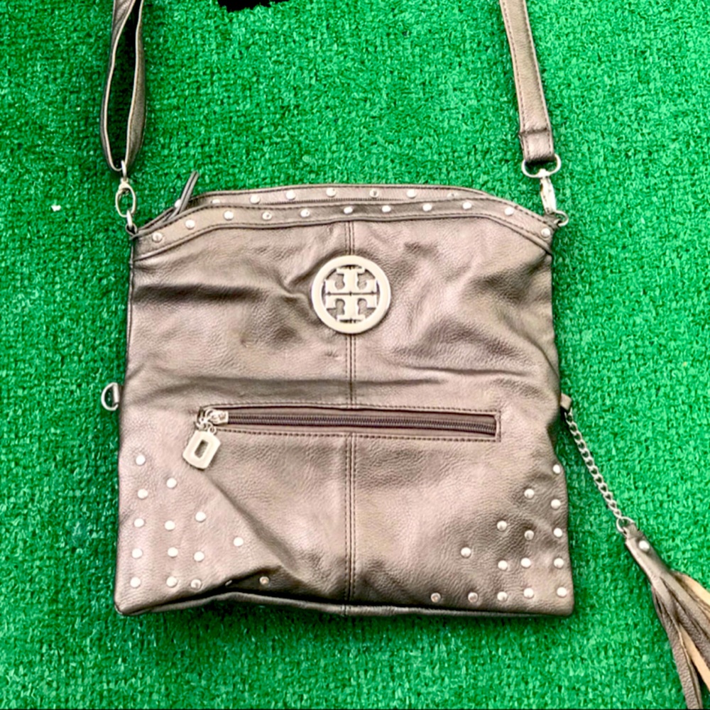 peeling near tucked zipper but price reflects